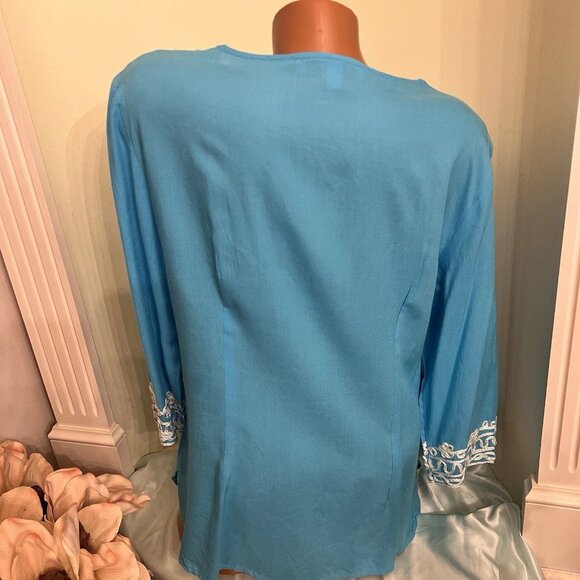 Jennifer and Grace. Size Medium. Corded Embellishment. Blue. Poly. B103 - Picture 2 of 4